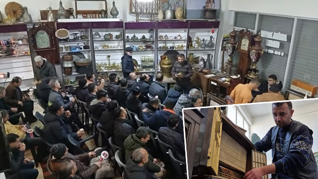 Bir hediyeyle hayatı değişti: Topladıklarını iş yerinde sergiliyor! Elinde 30'dan fazla var 'Başından kalkamıyorsun seni senden alıyor'