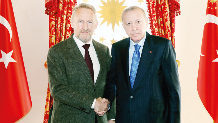 İzzetbegoviç Dolmabahçe’de