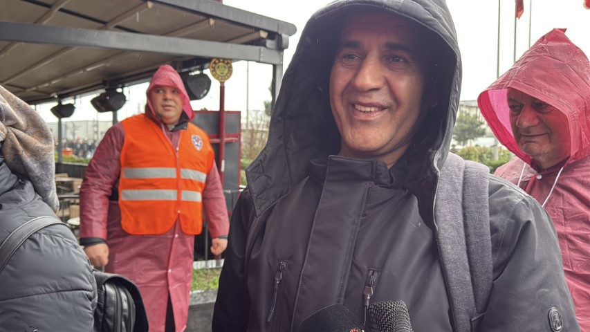 İstanbuldan bile gelen vardı Mağaza önünde çadır kuranlar oldu, 1 kilometrelik kuyruk oluştu İstanbuldan bile gelen vardı Mağaza önünde çadır kuranlar oldu, 1 kilometrelik kuyruk oluştu