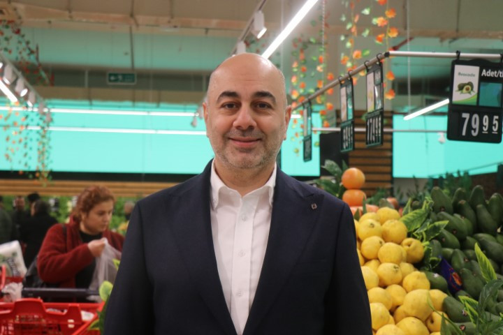 İstanbuldan bile gelen vardı Mağaza önünde çadır kuranlar oldu, 1 kilometrelik kuyruk oluştu İstanbuldan bile gelen vardı Mağaza önünde çadır kuranlar oldu, 1 kilometrelik kuyruk oluştu