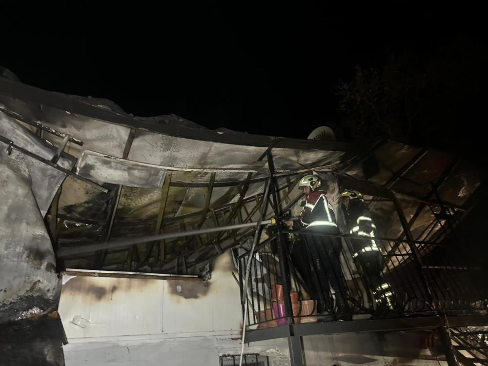 Prefabrik evde çıkan yangında karı-koca hayatını kaybetti