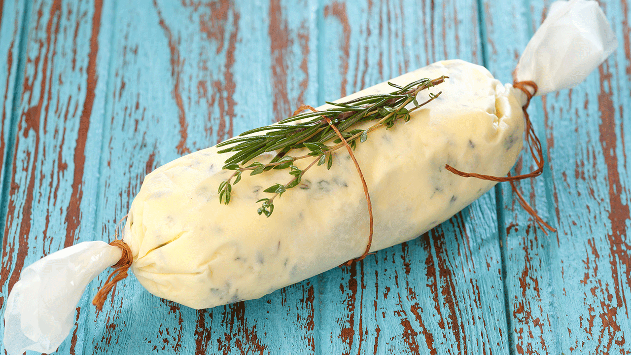 Otlu sarımsaklı tereyağı nasıl yapılır Otlu sarımsaklı tereyağı tarifi ve püf noktaları