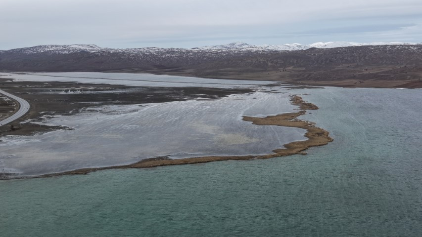 Kentteki yoğun yağıştan sonra kar suları eridi göl taştı Kentteki yoğun yağıştan sonra kar suları eridi göl taştı