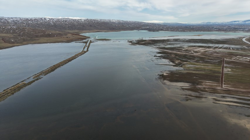 Kentteki yoğun yağıştan sonra kar suları eridi göl taştı Kentteki yoğun yağıştan sonra kar suları eridi göl taştı