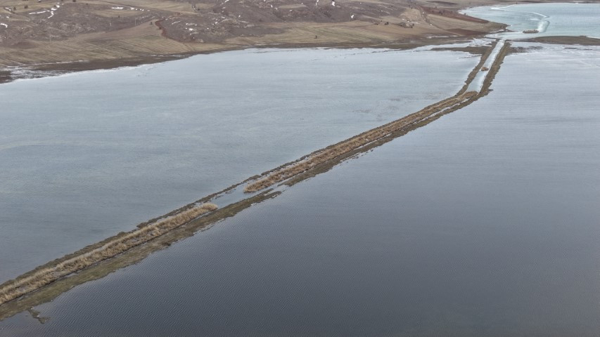 Kentteki yoğun yağıştan sonra kar suları eridi göl taştı Kentteki yoğun yağıştan sonra kar suları eridi göl taştı