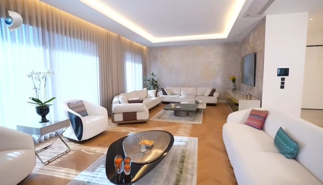 9 çocuk babası ünlü türkücü evinin kapılarını açtı 9 çocuk babası ünlü türkücü evinin kapılarını açtı