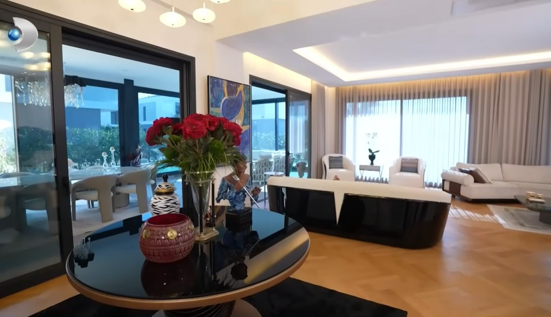 9 çocuk babası ünlü türkücü evinin kapılarını açtı 9 çocuk babası ünlü türkücü evinin kapılarını açtı