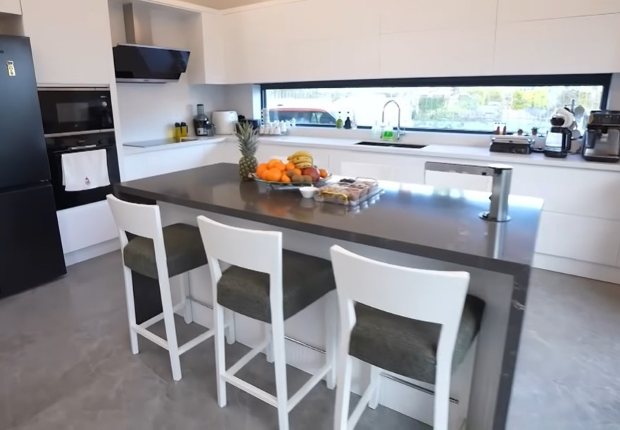 9 çocuk babası ünlü türkücü evinin kapılarını açtı 9 çocuk babası ünlü türkücü evinin kapılarını açtı