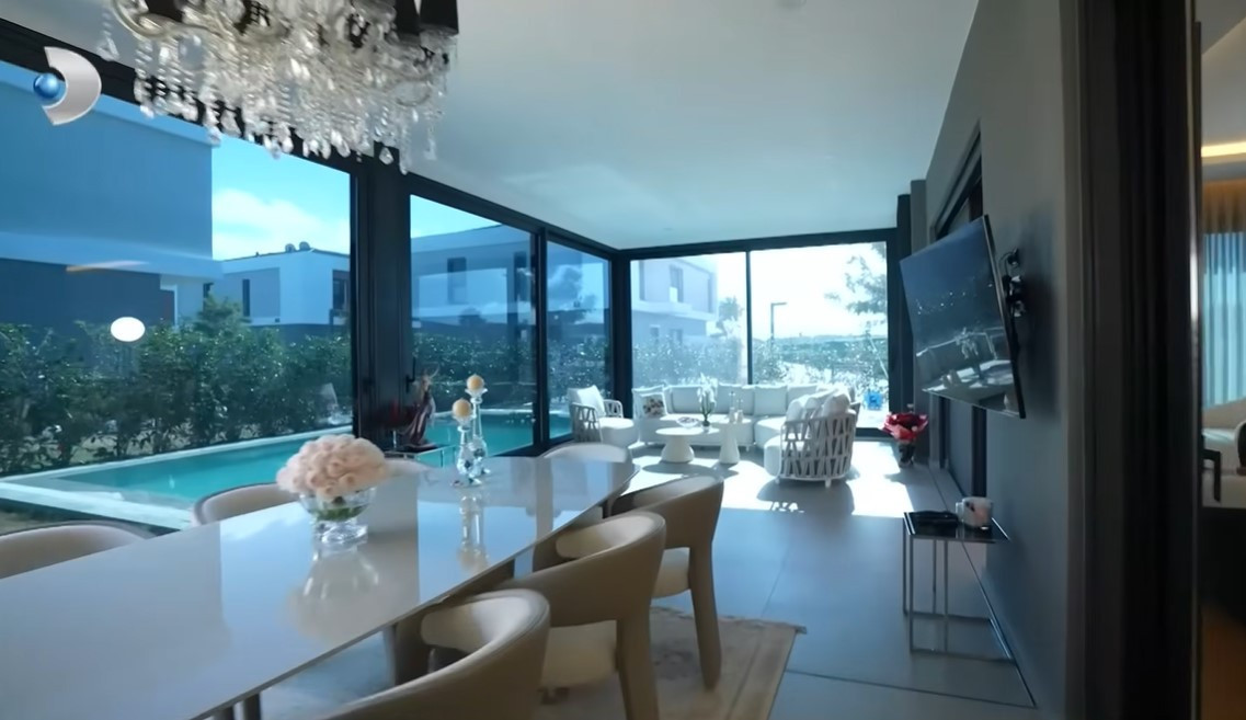 9 çocuk babası ünlü türkücü evinin kapılarını açtı 9 çocuk babası ünlü türkücü evinin kapılarını açtı