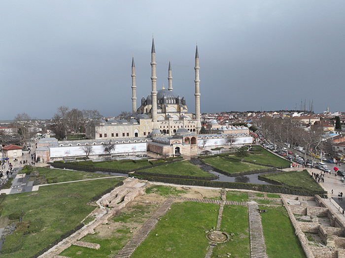  Metrelerce yüksekliğe çıkıp asıyor Mesajlar yurt dışından bile okunabiliyor
