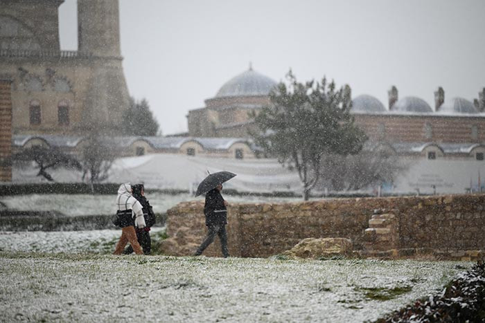  Evler beyaz örtüyle kaplandı Karın keyfini çıkarıyoruz