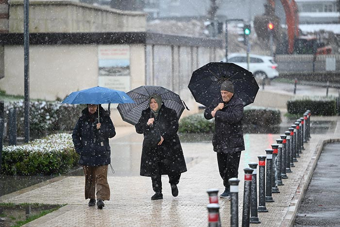  Evler beyaz örtüyle kaplandı Karın keyfini çıkarıyoruz
