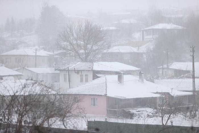  Evler beyaz örtüyle kaplandı Karın keyfini çıkarıyoruz