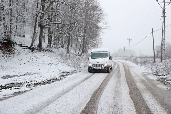  Evler beyaz örtüyle kaplandı Karın keyfini çıkarıyoruz