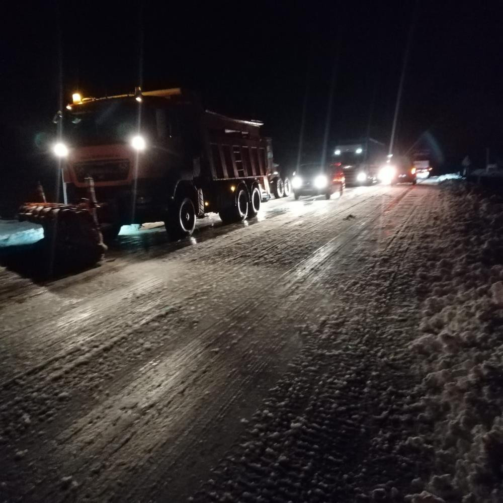  Evler beyaz örtüyle kaplandı Karın keyfini çıkarıyoruz