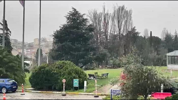  Evler beyaz örtüyle kaplandı Karın keyfini çıkarıyoruz