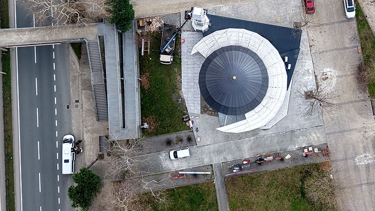 Trabzon'da inşa edilen cami, mimari yapısıyla dikkat çekiyor
