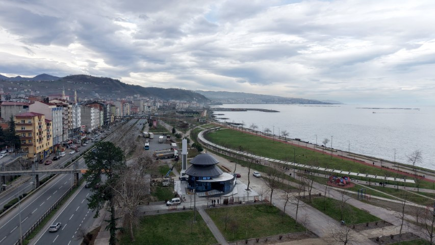 Trabzonda inşa edilen cami, mimari yapısıyla dikkat çekiyor Trabzonda inşa edilen cami, mimari yapısıyla dikkat çekiyor