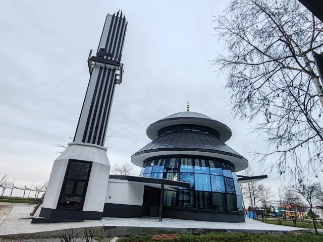 Trabzonda inşa edilen cami, mimari yapısıyla dikkat çekiyor Trabzonda inşa edilen cami, mimari yapısıyla dikkat çekiyor