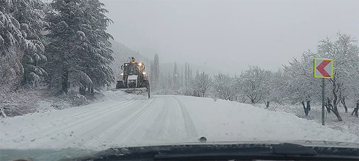 Kar yağışı başladı: Evler beyaz örtüyle kaplandı Karın keyfini çıkarıyoruz