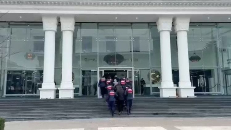 Ünlülerin yapay zeka görüntüleriyle milyonlarca lira dolandırdılar…. 2 şüpheli tutuklandı