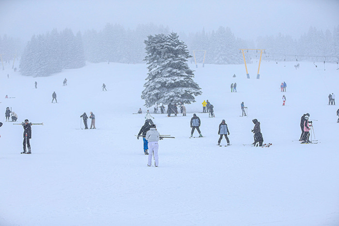 Kar yağışı başladı: Evler beyaz örtüyle kaplandı Karın keyfini çıkarıyoruz