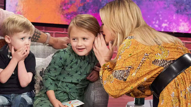 Ölüm acısı ünlü şarkıcıyı bir değil iki kez yıktı... Küçücük yaşta babasız kalan çocuklarının kalp yaralarını böyle sarıyor