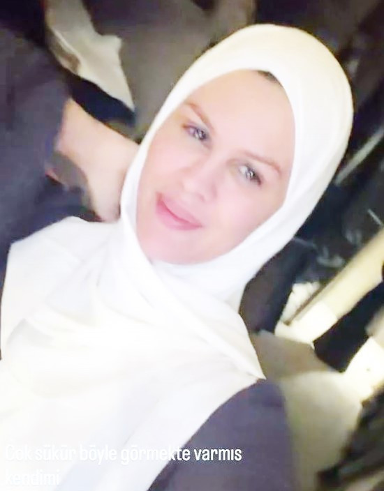 Tesettüre girdi Tesettüre girdi