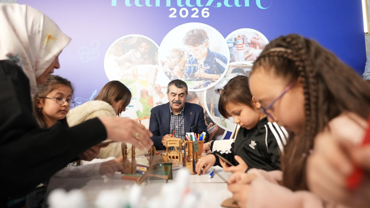 Bakan Tekin, 'Külliye'de Ramazan' etkinlik alanını ziyaret etti