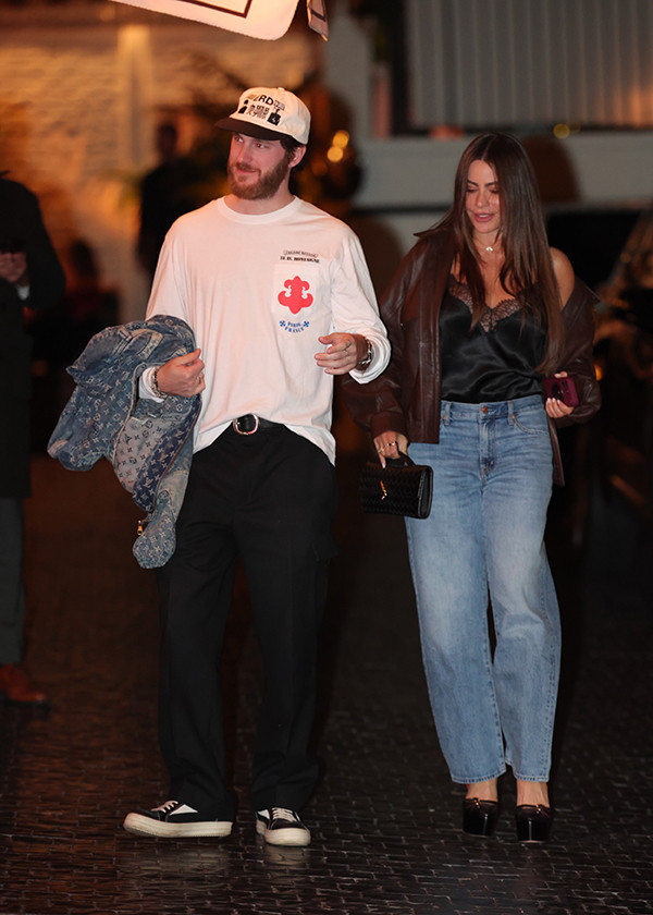 Boşandığından beri aşkın peşinde koşuyor