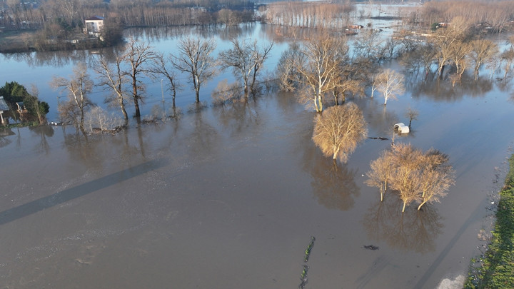 'Kırmızı' uyarı koduyla izlenen Meriç Nehri'nin debisi artıyor! Çok sayıda ekip sevk edildi