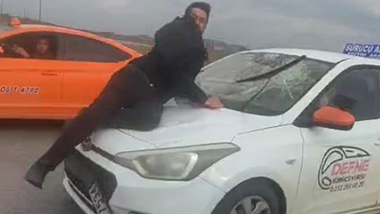 Ankara'dan şok görüntü: Kaput üzerinde 20 kilometre sürükledi!