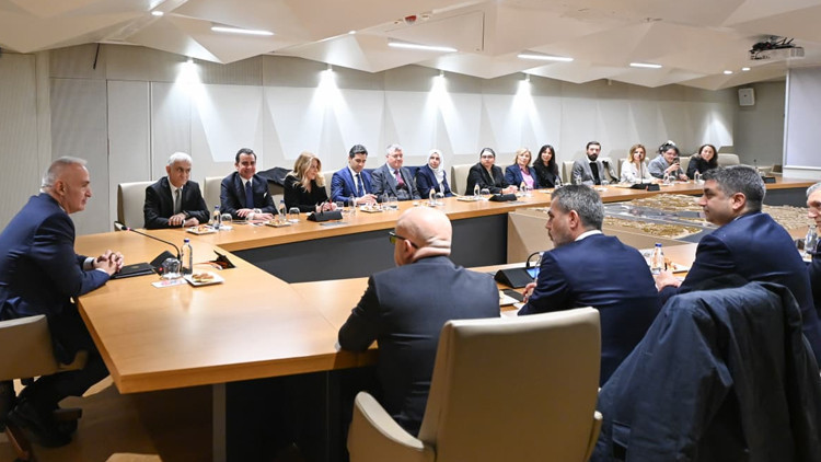 Türk dizilerine dev destek programı: Bakan Ersoy detayları sektör temsilcileriyle paylaştı