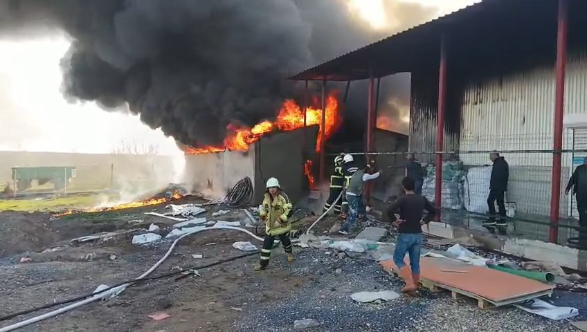 Diyarbakır’da plastik poşet fabrikasında yangın