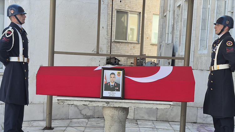 Kalp krizi sonucu hayatını kaybeden uzman çavuş son yolculuğuna uğurlandı