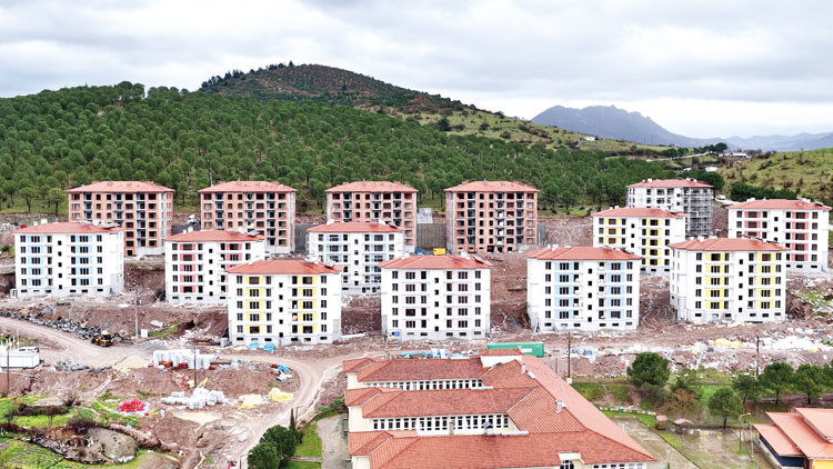 Bakan Kurum paylaştı: Sındırgı’da yeni evler göründü