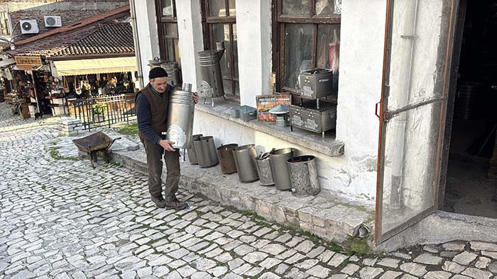  Baba mirasını yaşatıyor Kış gelmeden 2 ay önce gelirlerdi, şimdi gelmiyorlar