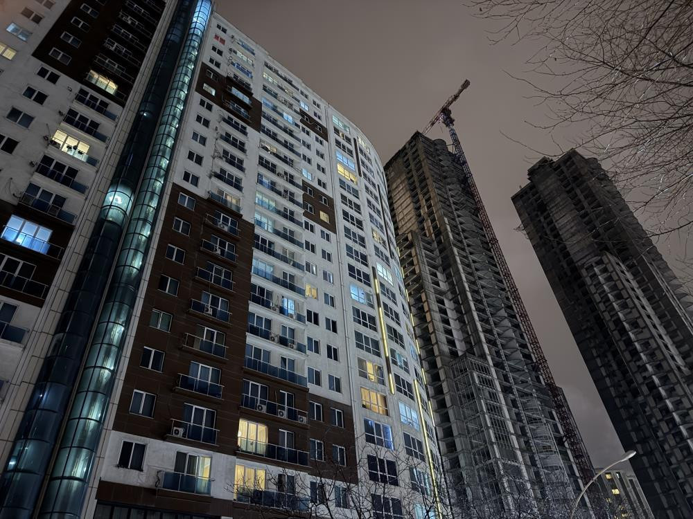 Esenyurt'ta bir sitede 2 kişi silahla vurulmuş halde ölü bulundu