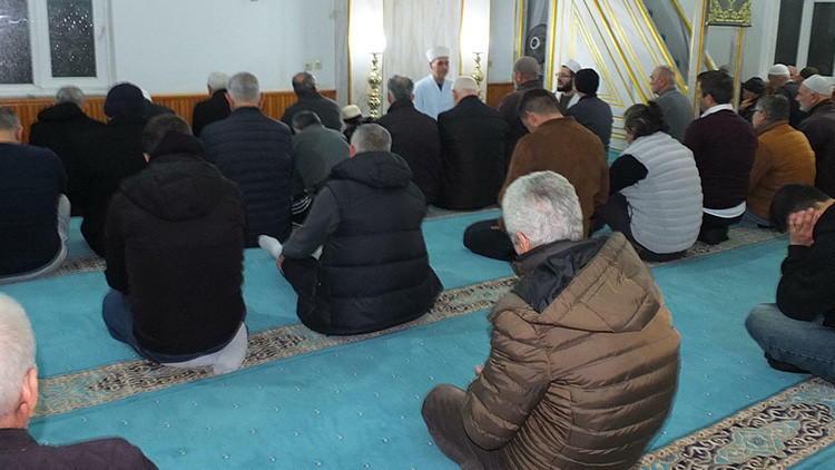 İlçede ezan erken okundu, çok sayıda vatandaş orucunu açtı | Müftü açıklama yaptı: Kaza etmeye gerek yok