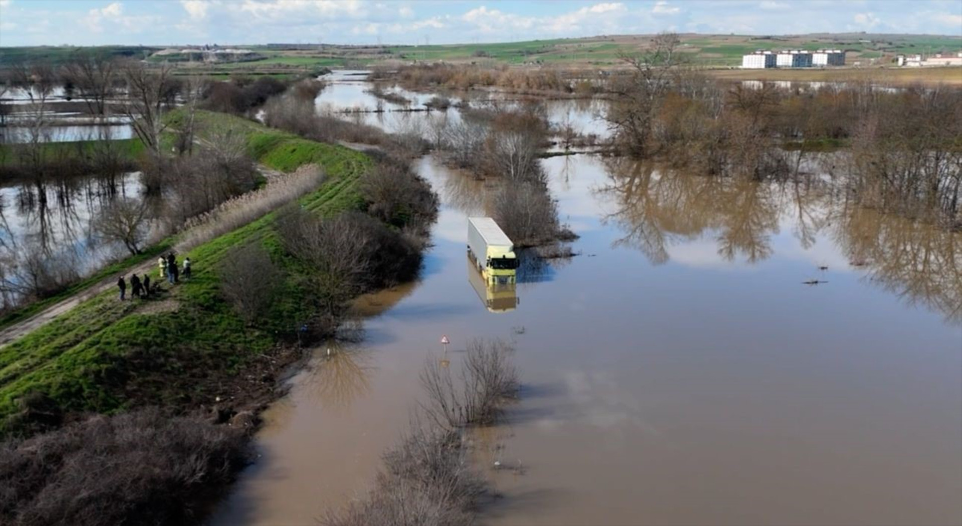 KÖPRÜLER GECE TRAFİĞE AÇILDI