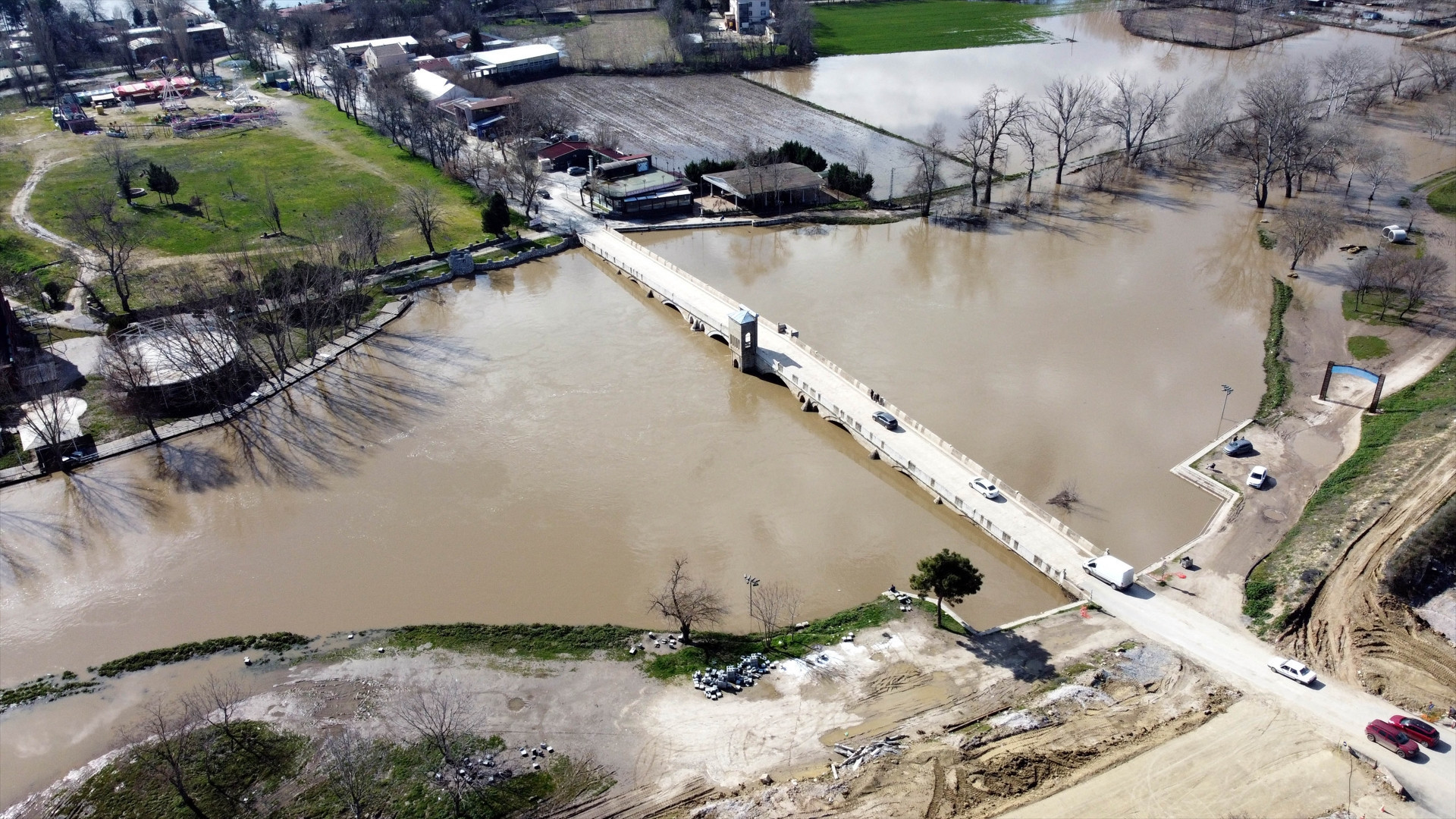 Taşkın nedeniyle TIRda mahsur kaldı 3 gün sonra kurtarıldı... Birdenbire dalga geldi, çok fazla su geldi