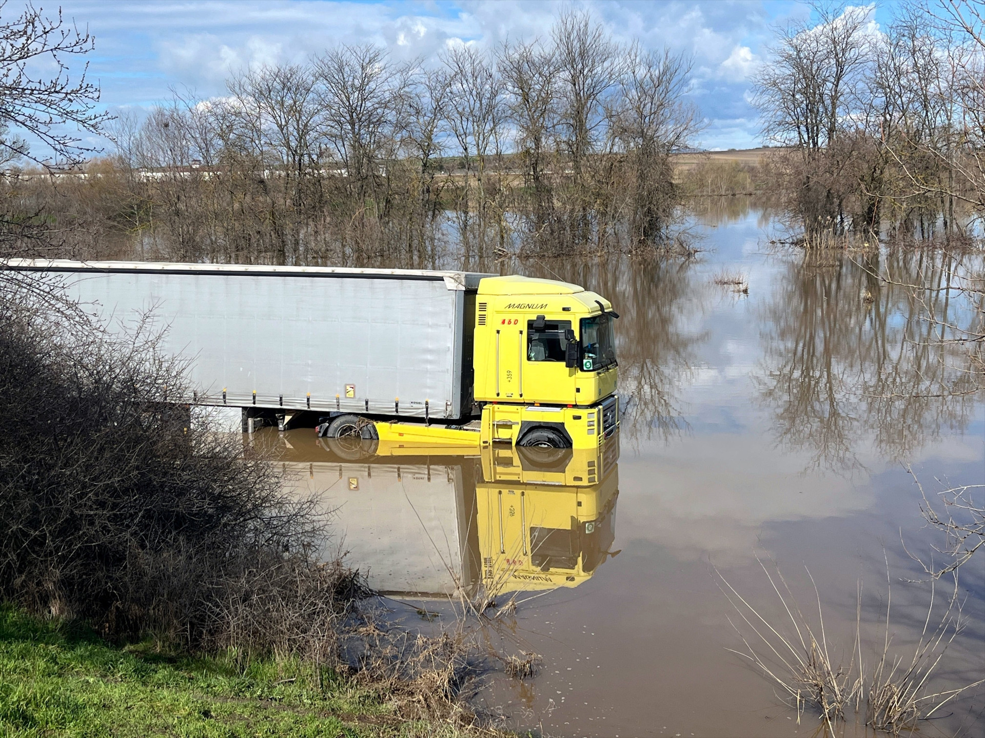 NEHİRLERDEKİ DÜŞÜŞ SÜRÜYOR