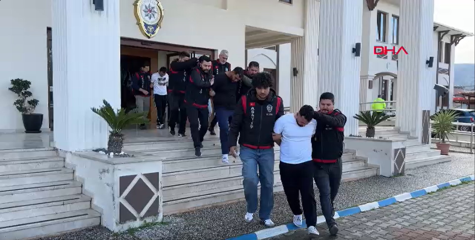 Fethiye’de 2 villaya uyuşturucu baskını: 12 gözaltı