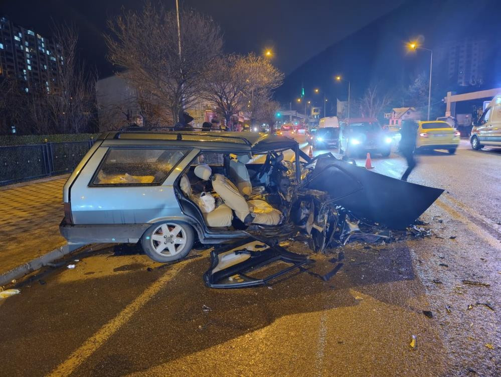 Gümüşhane’de iftara dakikalar kala feci kaza: 1 ölü, 3 yaralı