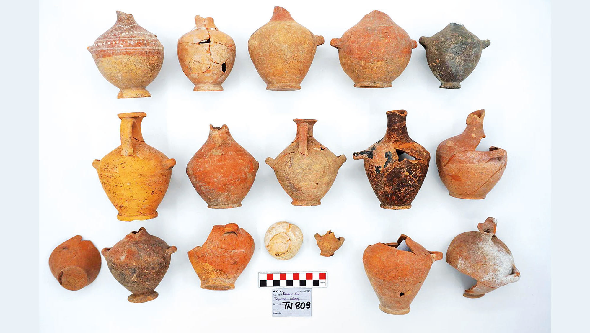 Aigai’de büyük keşif... 3 bin ‘kutsal kap’ bulundu