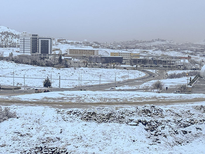 Kara teslim oldular, her yer beyaz örtüyle kaplandı Zorunlu olmadıkça dışarı çıkmayın