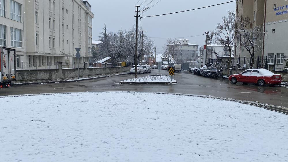  Kara teslim oldular, her yer beyaz örtüyle kaplandı Zorunlu olmadıkça dışarı çıkmayın