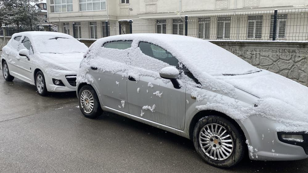  Kara teslim oldular, her yer beyaz örtüyle kaplandı Zorunlu olmadıkça dışarı çıkmayın