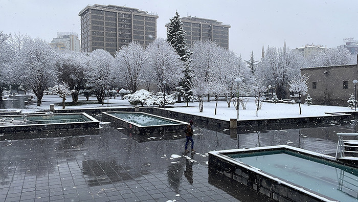  Kara teslim oldular, her yer beyaz örtüyle kaplandı Zorunlu olmadıkça dışarı çıkmayın