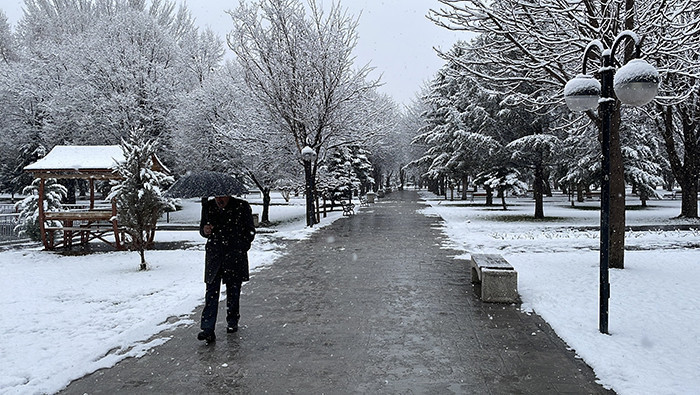  Kara teslim oldular, her yer beyaz örtüyle kaplandı Zorunlu olmadıkça dışarı çıkmayın